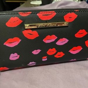 Betsy Johnson Large Zip Wallet W/ Wrist Strap 💋